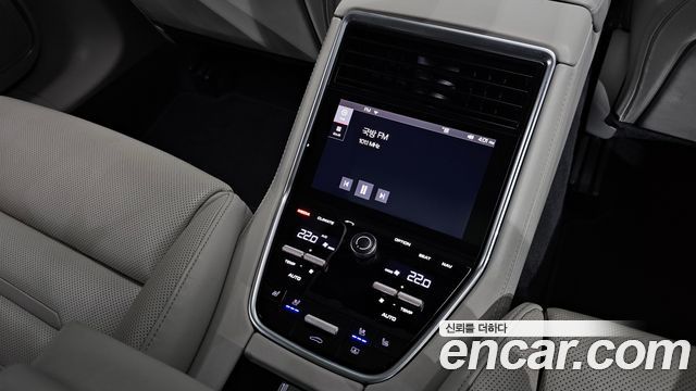 Porsche Panamera 2018 — photo 24