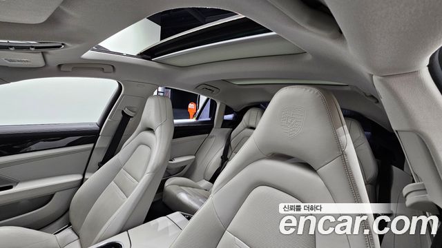 Porsche Panamera 2018 — photo 25