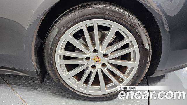 Porsche Panamera 2018 — photo 7