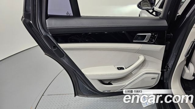 Porsche Panamera 2018 — photo 15