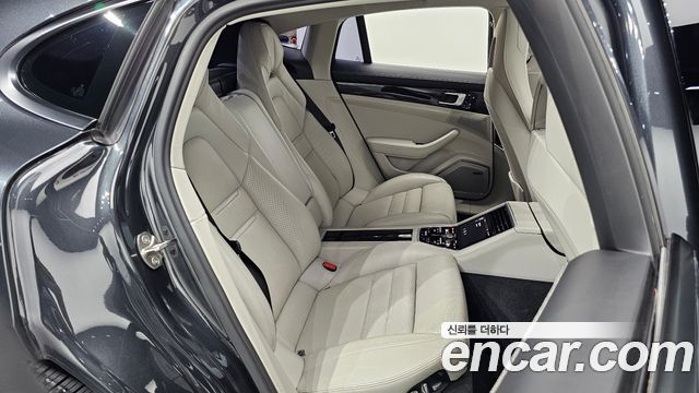 Porsche Panamera 2018 — photo 16