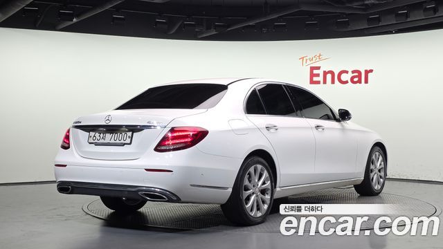 Mercedes-Benz E-Class 2017 — photo 2