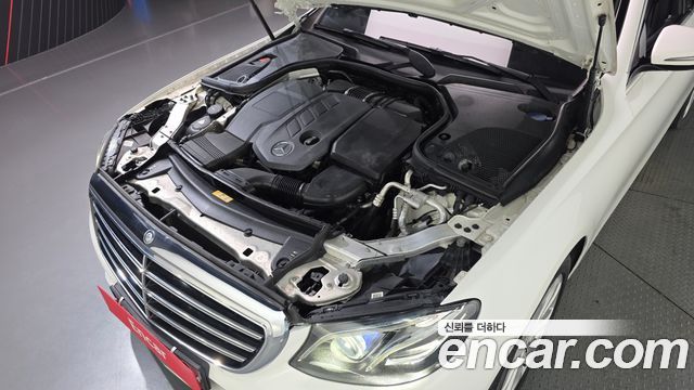 Mercedes-Benz E-Class 2017 — photo 5