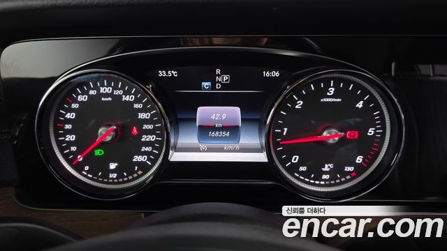 Mercedes-Benz E-Class 2017 — photo 7