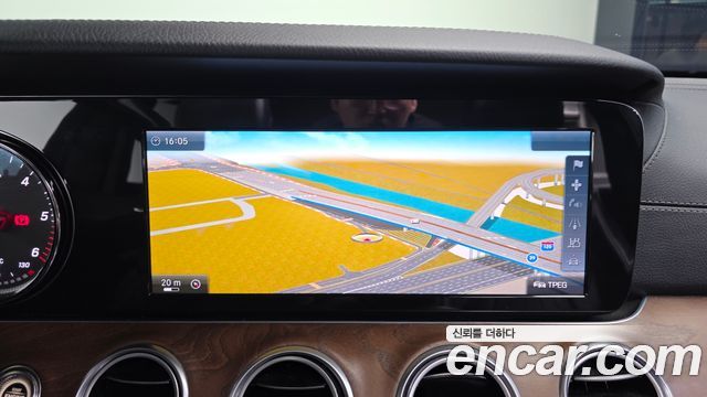 Mercedes-Benz E-Class 2017 — photo 13