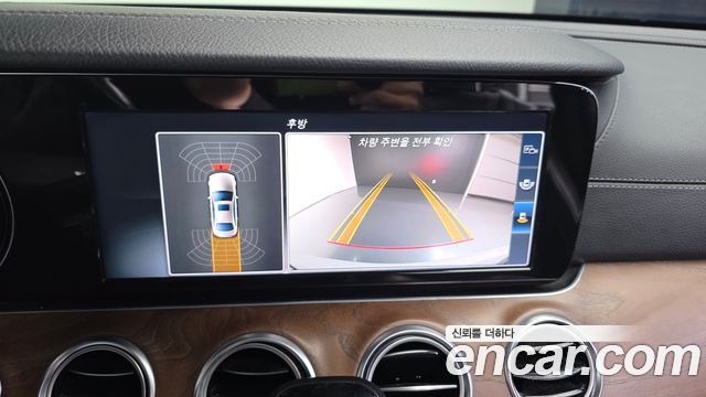 Mercedes-Benz E-Class 2017 — photo 14