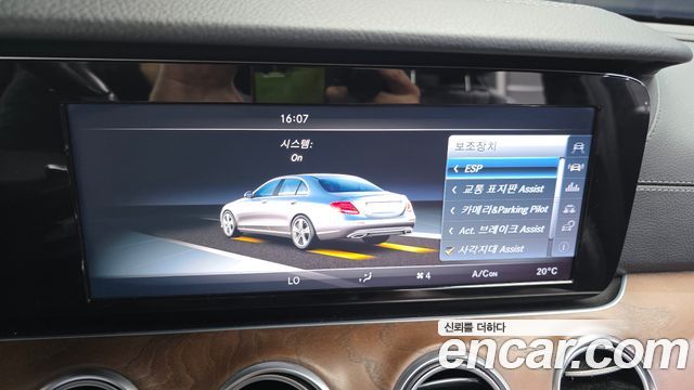 Mercedes-Benz E-Class 2017 — photo 15