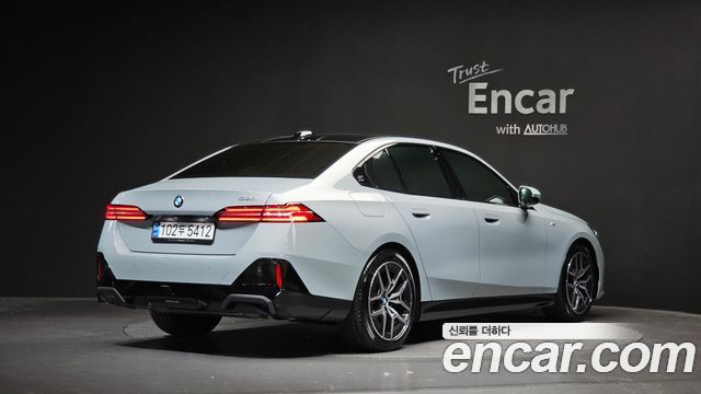 BMW 5-Series 2024 — photo 2