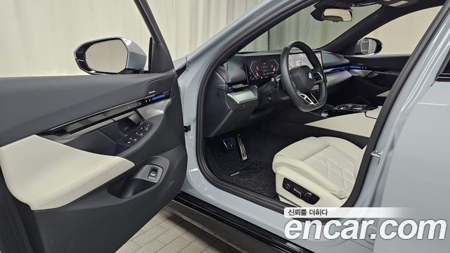 BMW 5-Series 2024 — photo 13