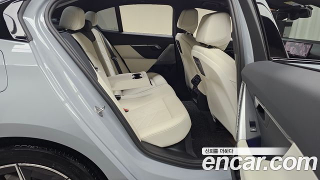 BMW 5-Series 2024 — photo 17