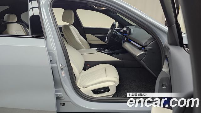 BMW 5-Series 2024 — photo 16