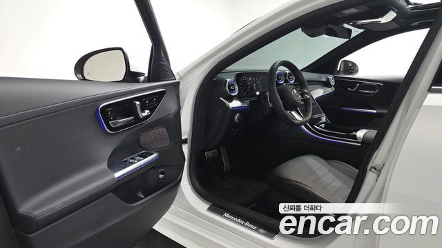 Mercedes-Benz C-Class 2026 — photo 13