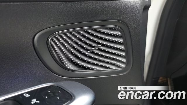 Mercedes-Benz C-Class 2026 — photo 23