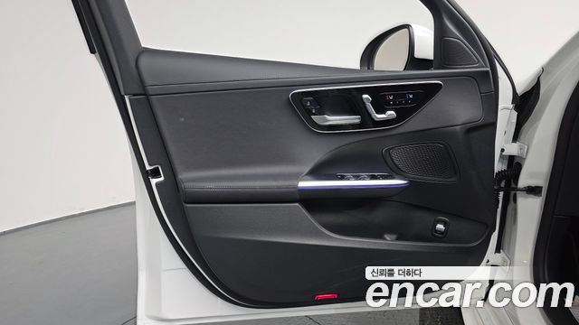 Mercedes-Benz C-Class 2026 — photo 14