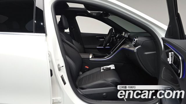 Mercedes-Benz C-Class 2026 — photo 16