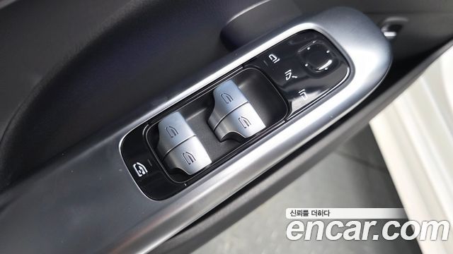 Mercedes-Benz C-Class 2026 — photo 35