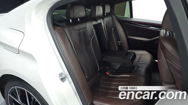 BMW 5-Series 2022 — photo 17