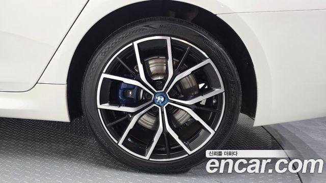BMW 5-Series 2022 — photo 7