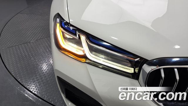BMW 5-Series 2022 — photo 8