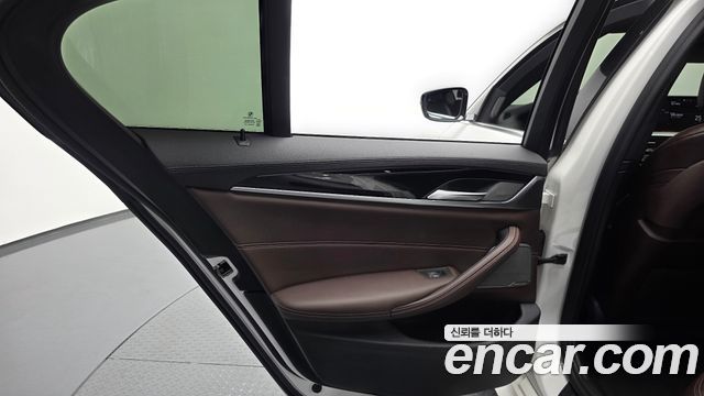 BMW 5-Series 2022 — photo 15