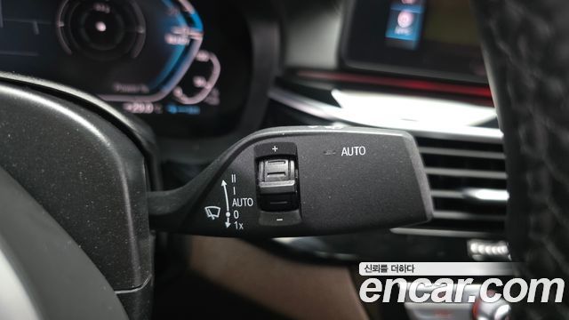 BMW 5-Series 2022 — photo 29