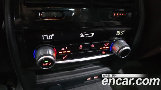 BMW 5-Series 2022 — photo 31