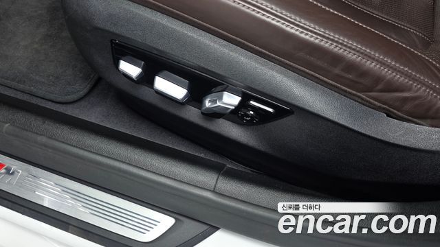 BMW 5-Series 2022 — photo 32