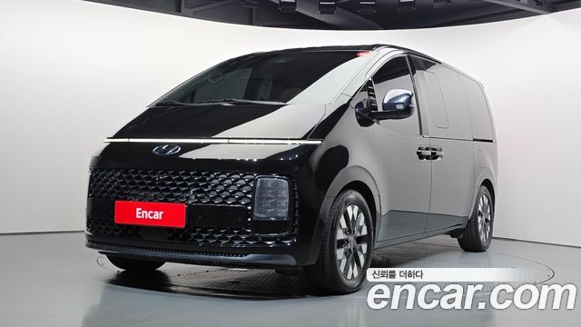 Hyundai Staria 2023 — photo 1