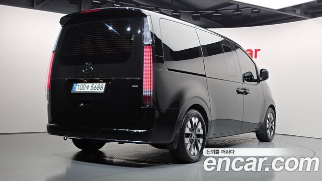 Hyundai Staria 2023 — photo 2