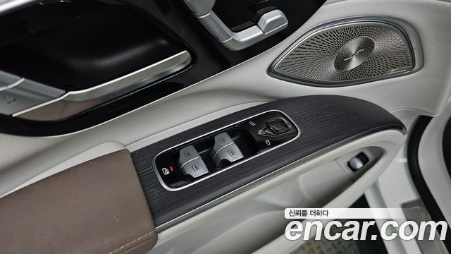 Mercedes-Benz EQS 2023 — photo 18