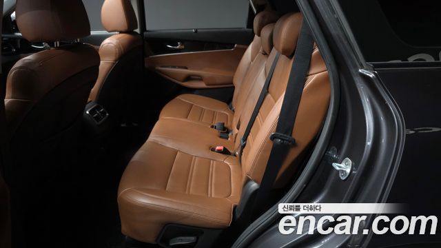 Kia Sorento 2018 — photo 16
