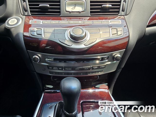 Infiniti Q70 2015 — photo 9
