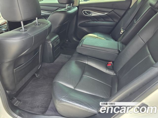 Infiniti Q70 2015 — photo 14