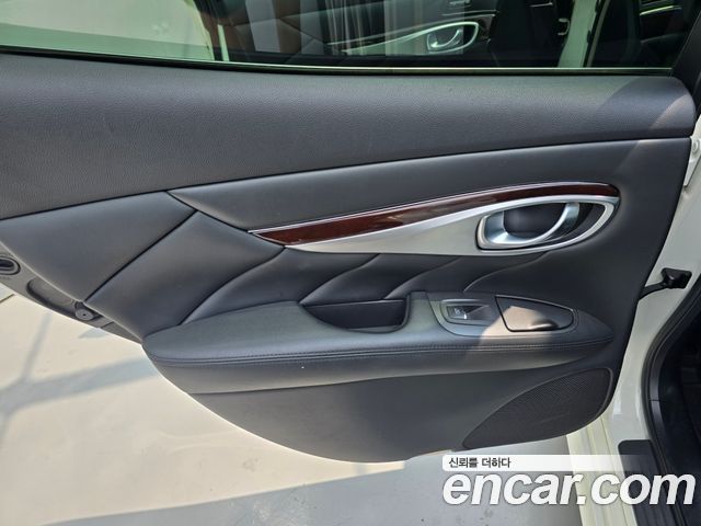 Infiniti Q70 2015 — photo 16