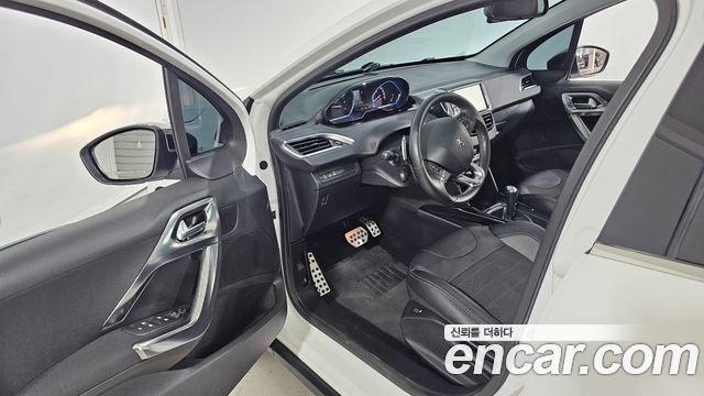 Peugeot 2008 2016 — photo 10