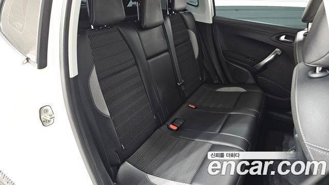 Peugeot 2008 2016 — photo 12