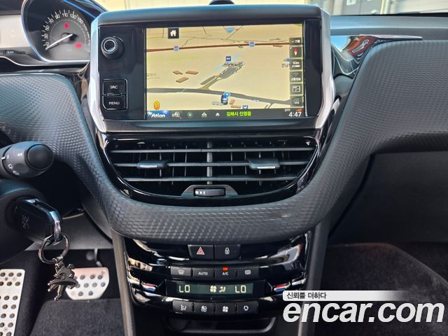 Peugeot 2008 2016 — photo 16