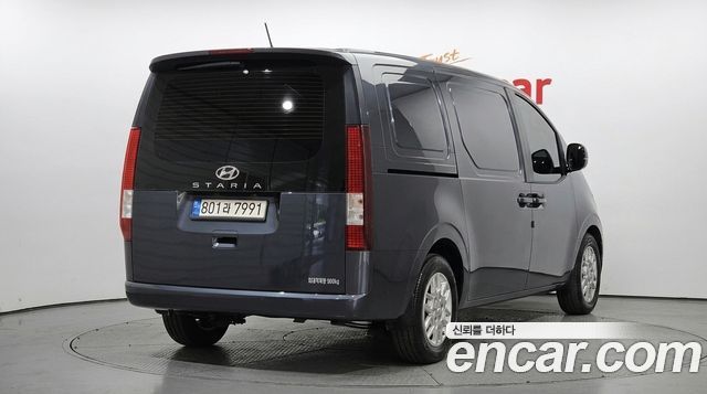 Hyundai Staria 2023 — photo 2