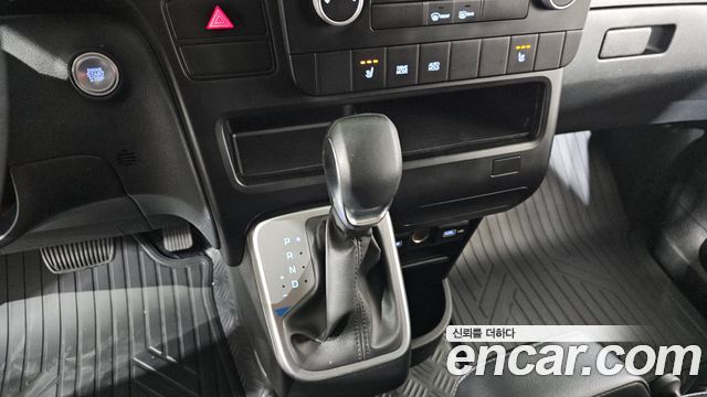 Hyundai Staria 2023 — photo 9