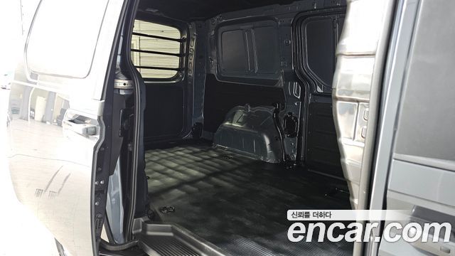 Hyundai Staria 2023 — photo 12
