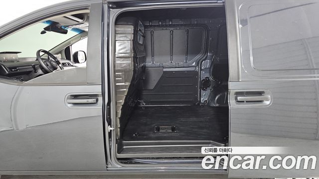 Hyundai Staria 2023 — photo 13