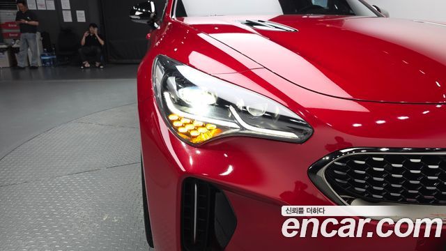 Kia Stinger 2018 — photo 8
