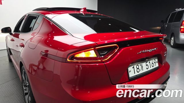 Kia Stinger 2018 — photo 9