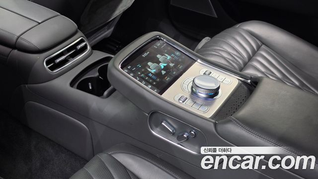 Genesis G90 2022 — photo 26