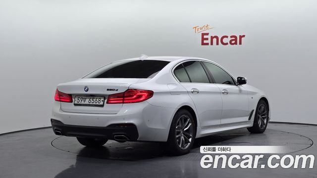 BMW 5-Series 2018 — photo 2