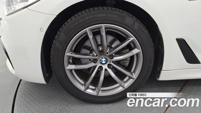 BMW 5-Series 2018 — photo 5