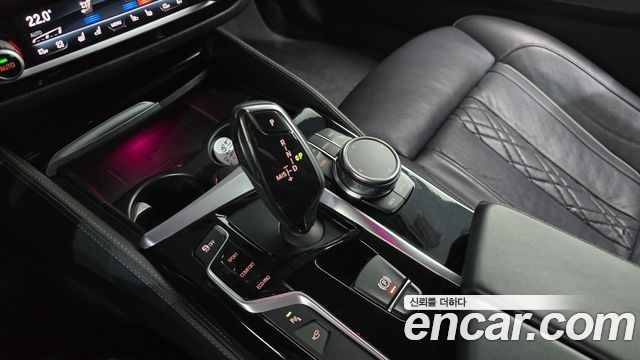 BMW 5-Series 2018 — photo 9