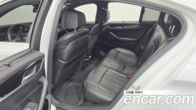 BMW 5-Series 2018 — photo 11