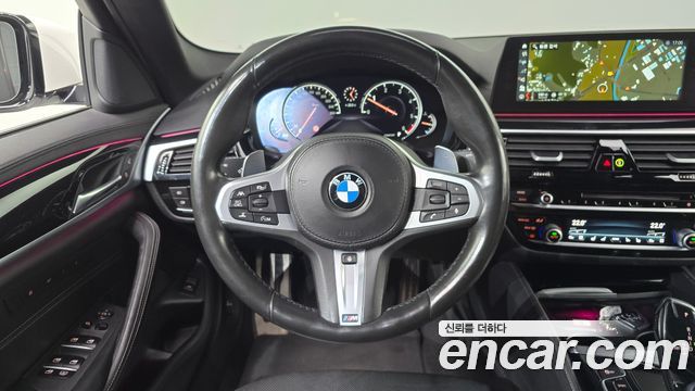 BMW 5-Series 2018 — photo 13