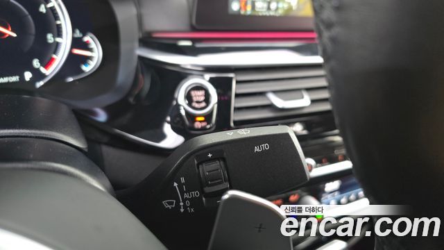 BMW 5-Series 2018 — photo 15
